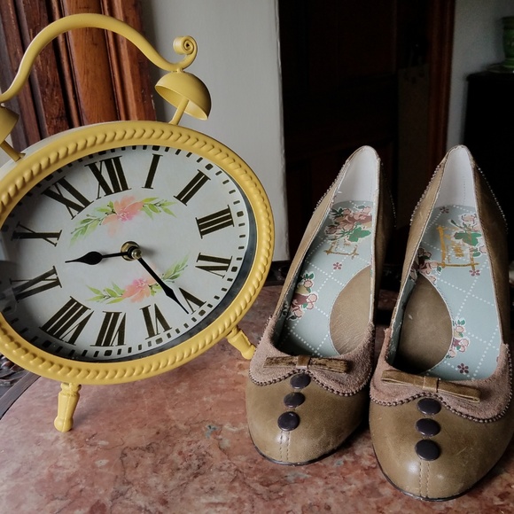 Miss L-Fire Oxford Pumps - Picture 2 of 8